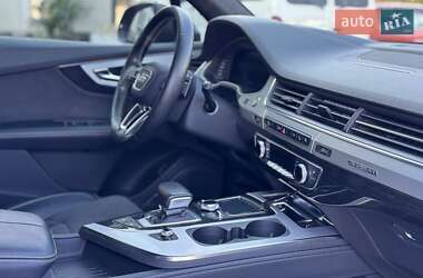 Внедорожник / Кроссовер Audi Q7 2015 в 