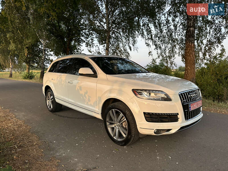 Позашляховик / Кросовер Audi Q7 2015 в Володимирі