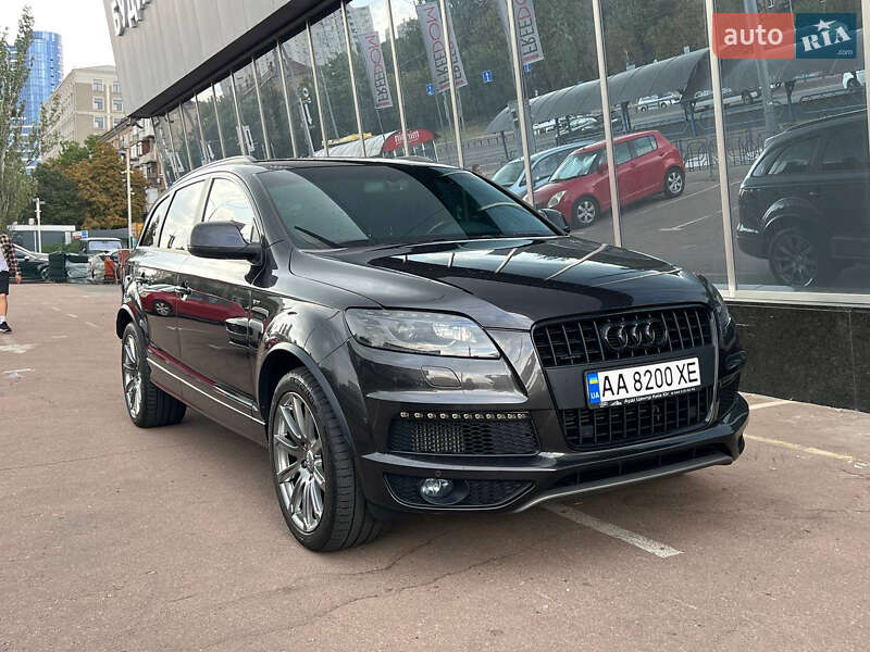 Позашляховик / Кросовер Audi Q7 2015 в Києві