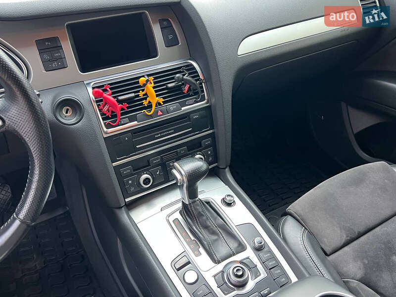Позашляховик / Кросовер Audi Q7 2015 в Києві