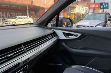 Позашляховик / Кросовер Audi Q7 2016 в 