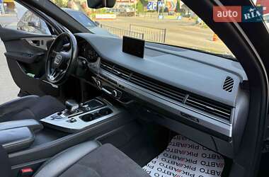 Позашляховик / Кросовер Audi Q7 2016 в 