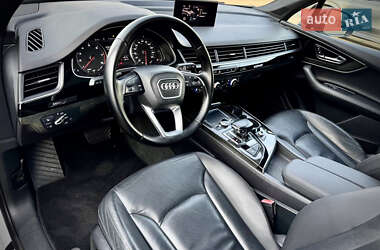Позашляховик / Кросовер Audi Q7 2017 в 
