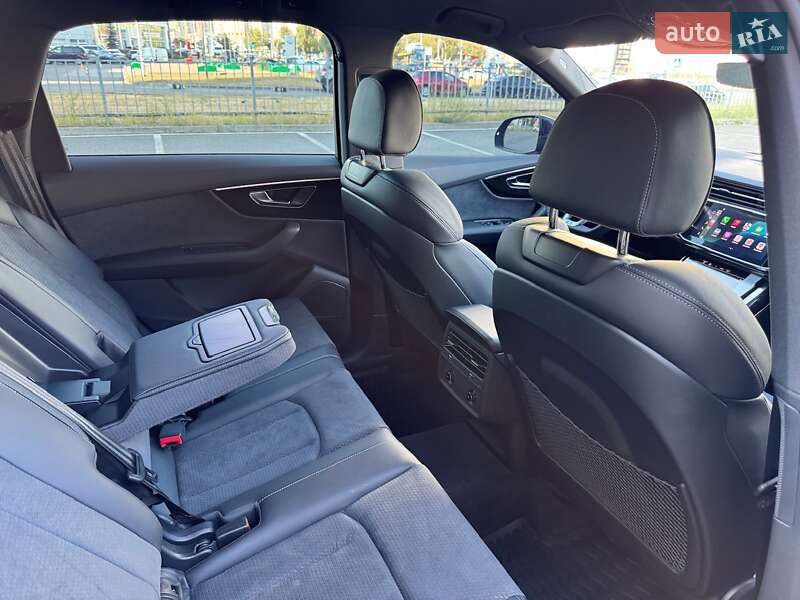Позашляховик / Кросовер Audi Q7 2024 в Києві