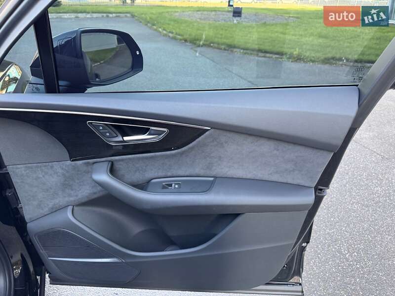 Позашляховик / Кросовер Audi Q7 2024 в Києві