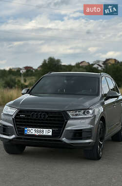 Позашляховик / Кросовер Audi Q7 2017 в 