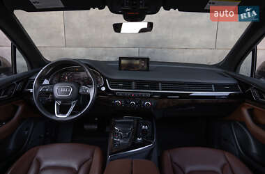 Позашляховик / Кросовер Audi Q7 2019 в 