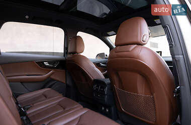 Позашляховик / Кросовер Audi Q7 2019 в 