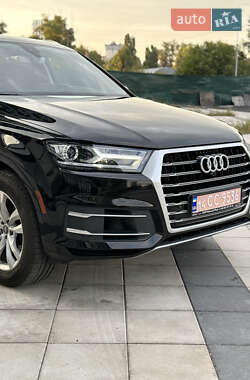 Позашляховик / Кросовер Audi Q7 2017 в 
