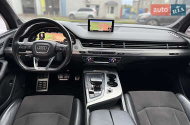 Позашляховик / Кросовер Audi Q7 2017 в 