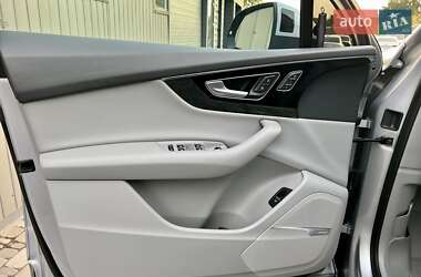 Позашляховик / Кросовер Audi Q7 2017 в 