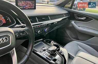 Позашляховик / Кросовер Audi Q7 2017 в 
