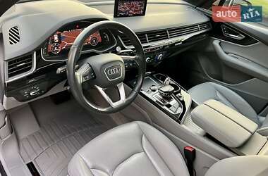 Позашляховик / Кросовер Audi Q7 2017 в 