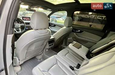 Позашляховик / Кросовер Audi Q7 2017 в 