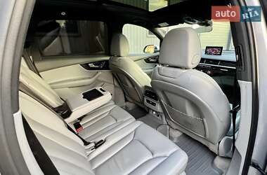 Позашляховик / Кросовер Audi Q7 2017 в 