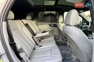 Позашляховик / Кросовер Audi Q7 2017 в 
