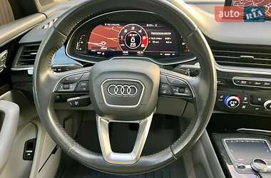 Позашляховик / Кросовер Audi Q7 2017 в 