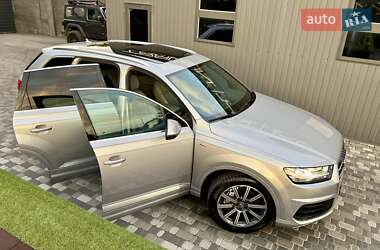 Позашляховик / Кросовер Audi Q7 2017 в 