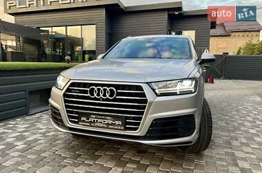 Позашляховик / Кросовер Audi Q7 2017 в 