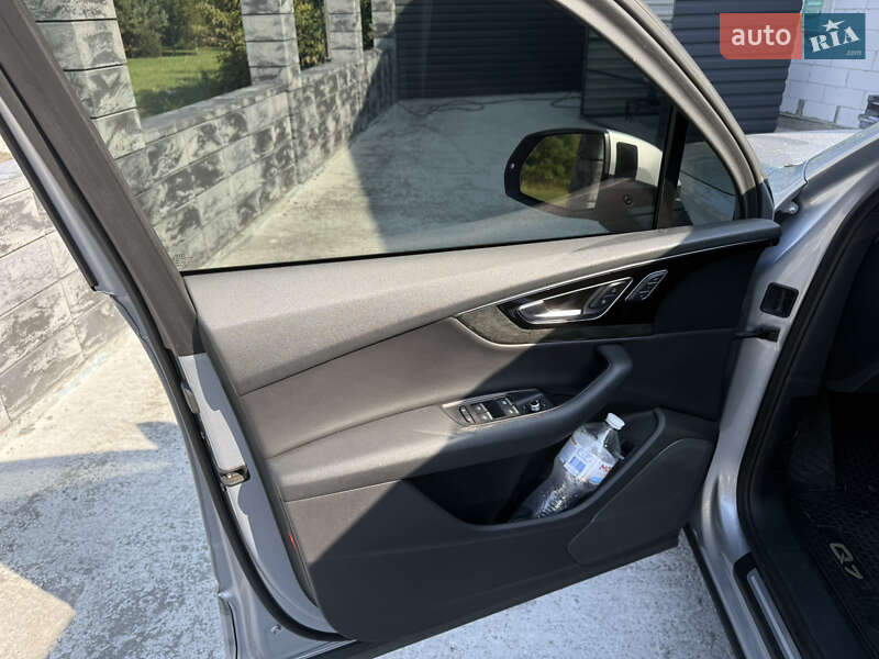 Внедорожник / Кроссовер Audi Q7 2017 в Киеве