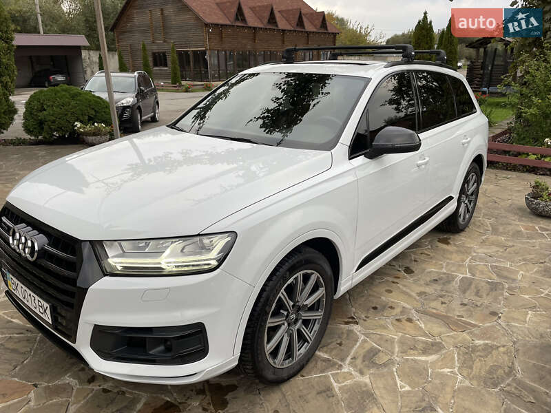 Позашляховик / Кросовер Audi Q7 2016 в Рівному