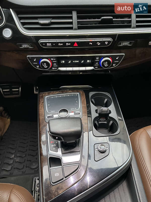 Позашляховик / Кросовер Audi Q7 2016 в Рівному