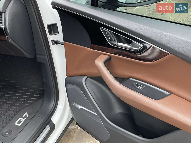 Позашляховик / Кросовер Audi Q7 2016 в Рівному