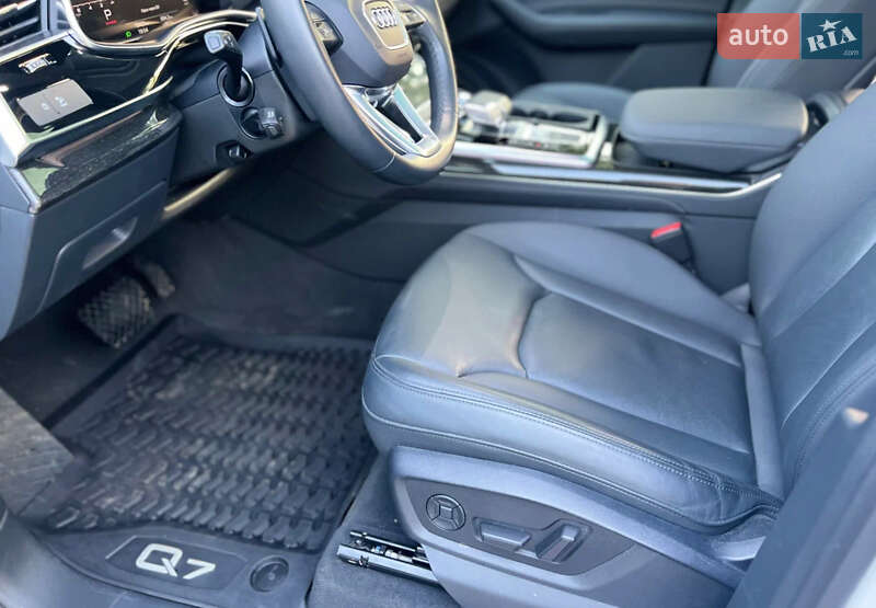 Позашляховик / Кросовер Audi Q7 2020 в Рівному