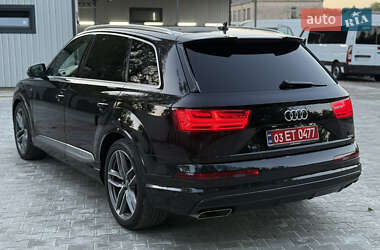 Внедорожник / Кроссовер Audi Q7 2016 в 