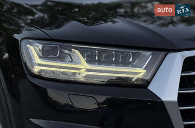 Внедорожник / Кроссовер Audi Q7 2016 в 