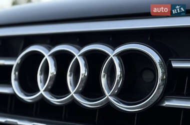 Внедорожник / Кроссовер Audi Q7 2016 в 