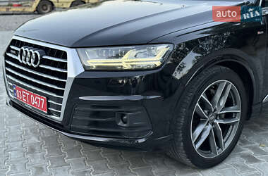 Внедорожник / Кроссовер Audi Q7 2016 в 