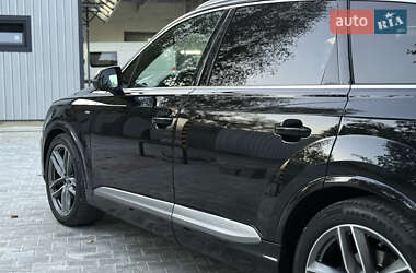 Внедорожник / Кроссовер Audi Q7 2016 в 