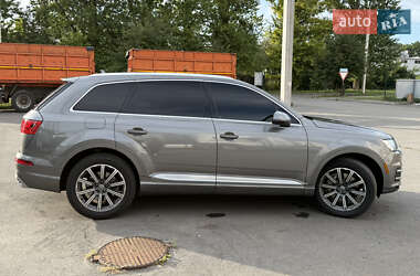 Позашляховик / Кросовер Audi Q7 2017 в 