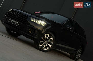 Внедорожник / Кроссовер Audi Q7 2017 в 