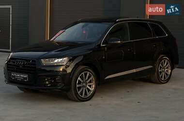 Внедорожник / Кроссовер Audi Q7 2017 в 