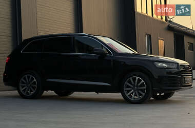 Внедорожник / Кроссовер Audi Q7 2017 в 