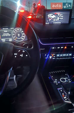 Позашляховик / Кросовер Audi Q7 2016 в 