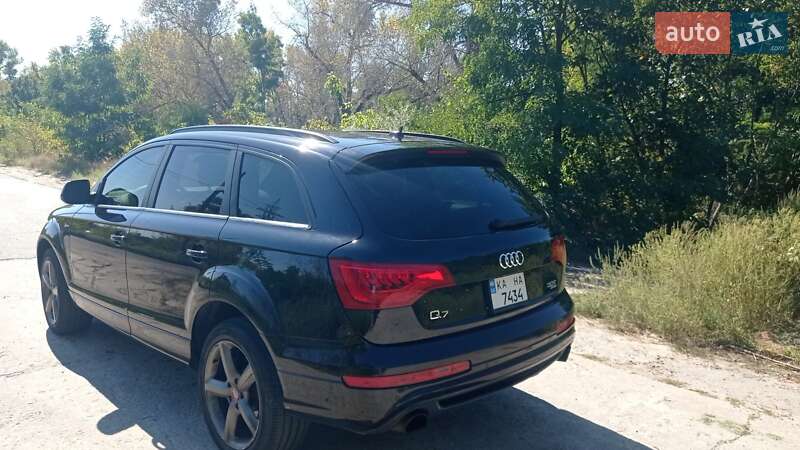 Позашляховик / Кросовер Audi Q7 2015 в Києві