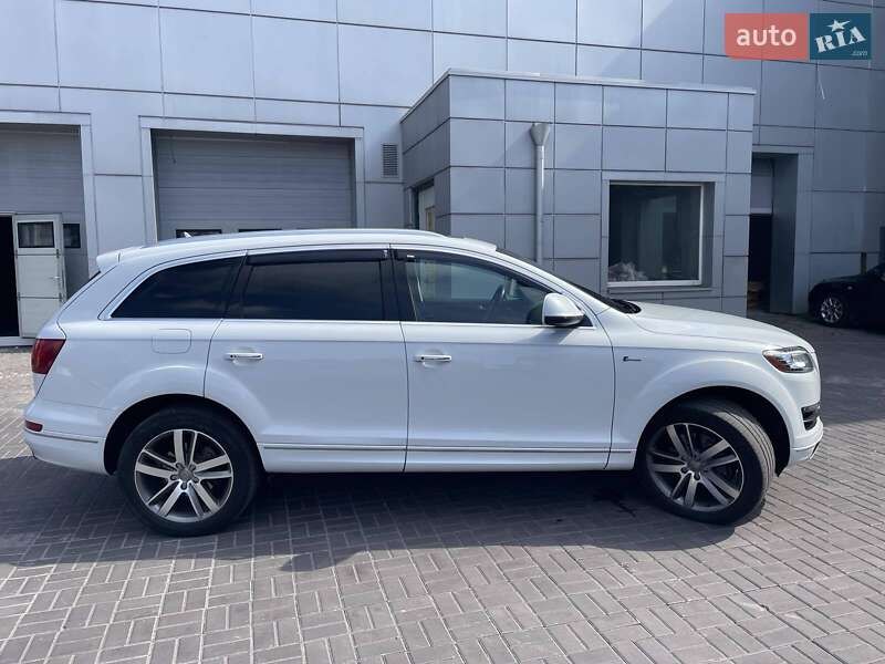 Позашляховик / Кросовер Audi Q7 2015 в Кам'янському