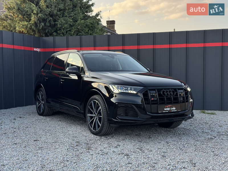 Позашляховик / Кросовер Audi Q7 2023 в 