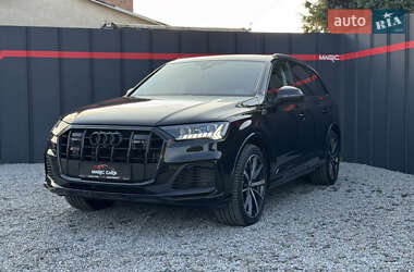 Позашляховик / Кросовер Audi Q7 2023 в 