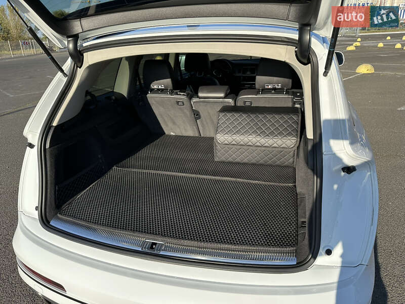 Позашляховик / Кросовер Audi Q7 2015 в Києві
