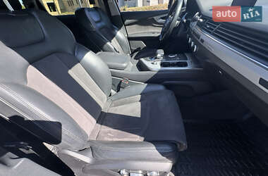Внедорожник / Кроссовер Audi Q7 2016 в 