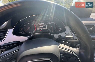 Внедорожник / Кроссовер Audi Q7 2016 в 