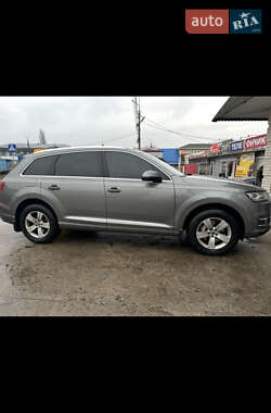 Внедорожник / Кроссовер Audi Q7 2016 в 