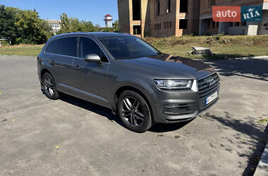Внедорожник / Кроссовер Audi Q7 2016 в 
