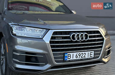 Позашляховик / Кросовер Audi Q7 2016 в 