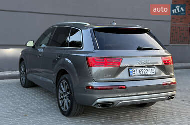 Позашляховик / Кросовер Audi Q7 2016 в 