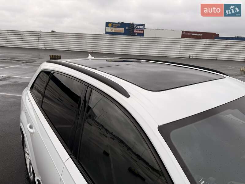 Позашляховик / Кросовер Audi Q7 2016 в Сиховому